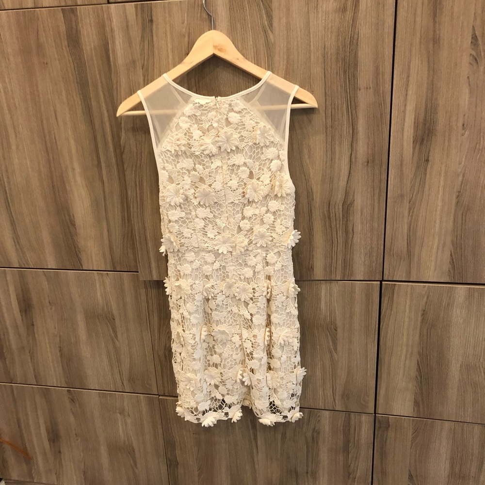 LACE FLOWER ROUND NECK MINI DRESS - Picture 7 of 7